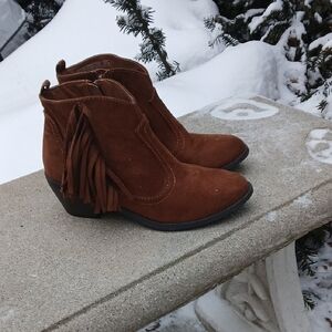 Women's Faded Glory Brown Heeled Suede Booties with fringe Size 5